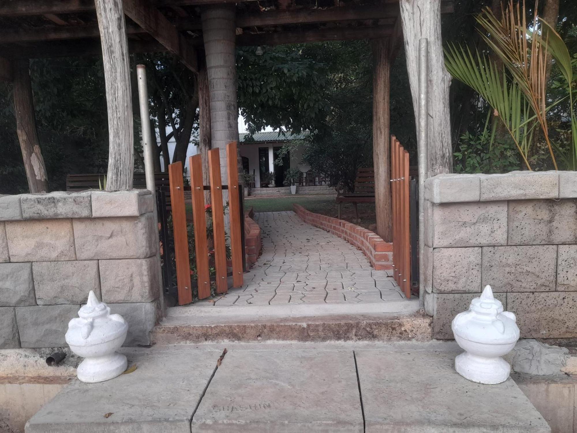 Shashin Lake Resort Dambulla Ngoại thất bức ảnh