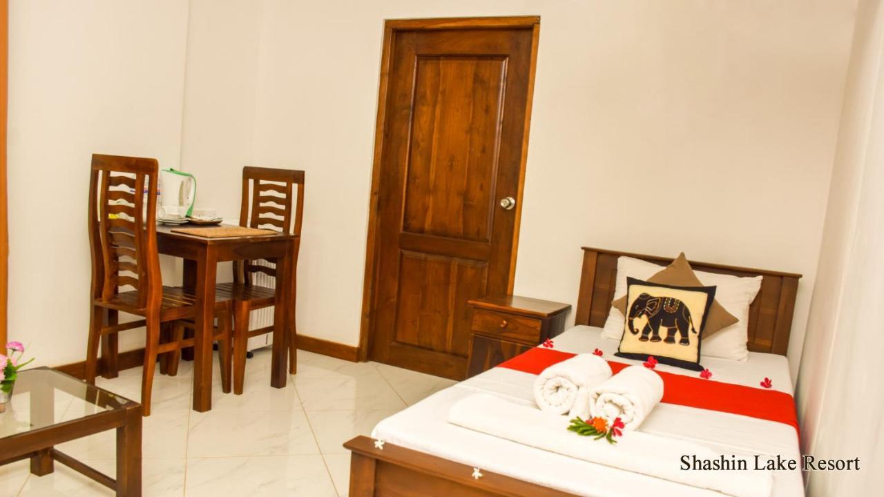 Shashin Lake Resort Dambulla Ngoại thất bức ảnh