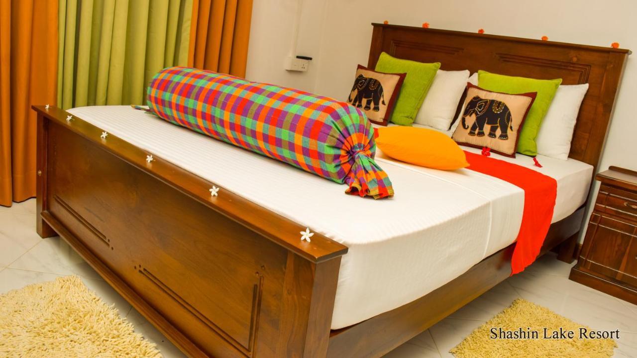 Shashin Lake Resort Dambulla Ngoại thất bức ảnh