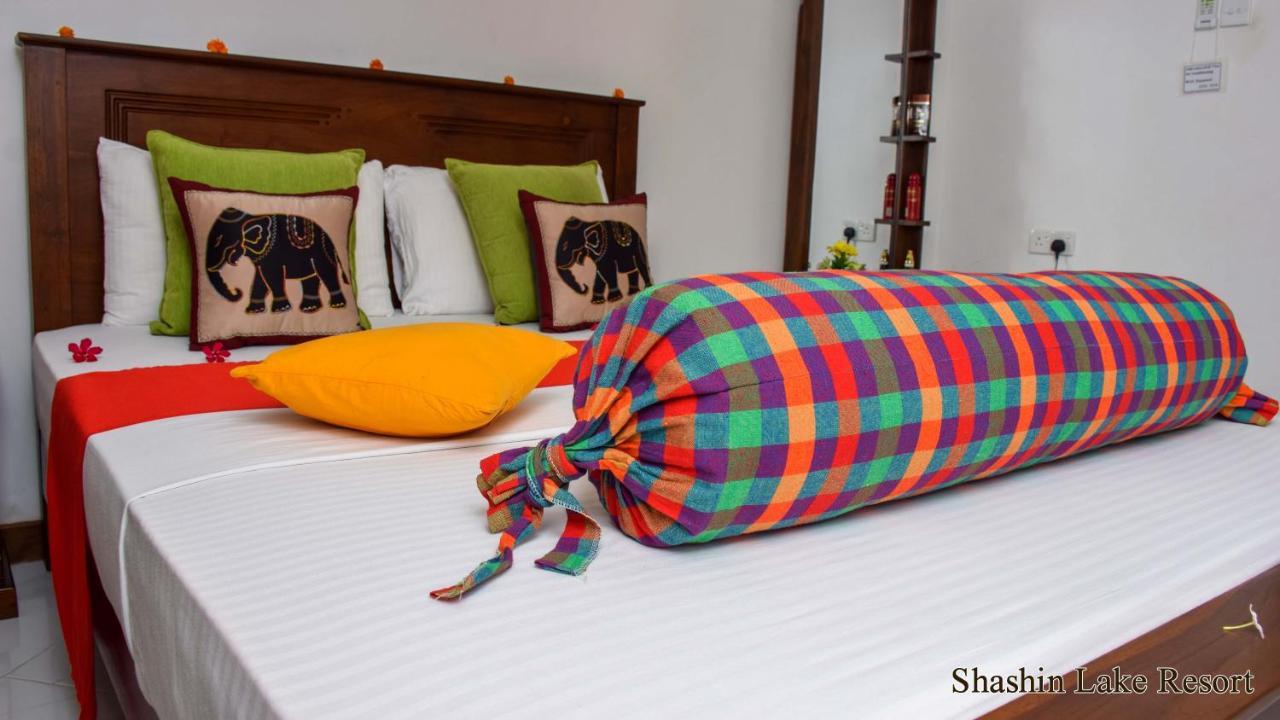 Shashin Lake Resort Dambulla Ngoại thất bức ảnh