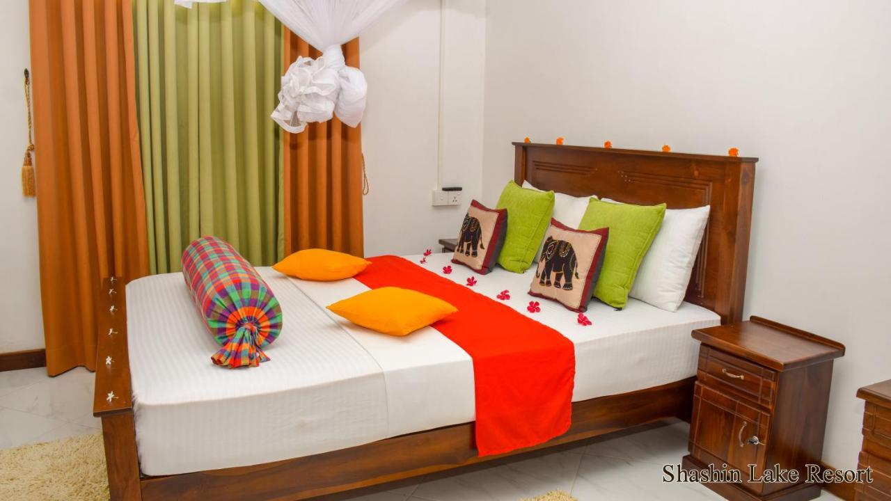 Shashin Lake Resort Dambulla Ngoại thất bức ảnh