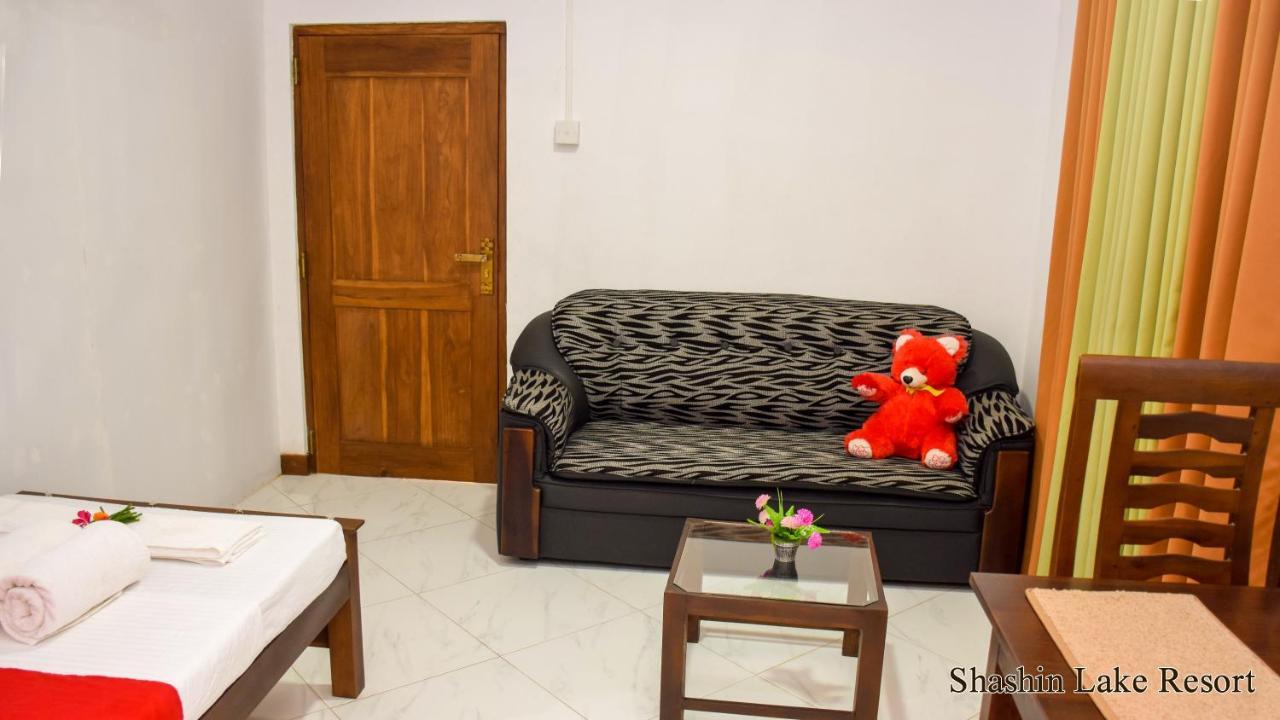 Shashin Lake Resort Dambulla Ngoại thất bức ảnh
