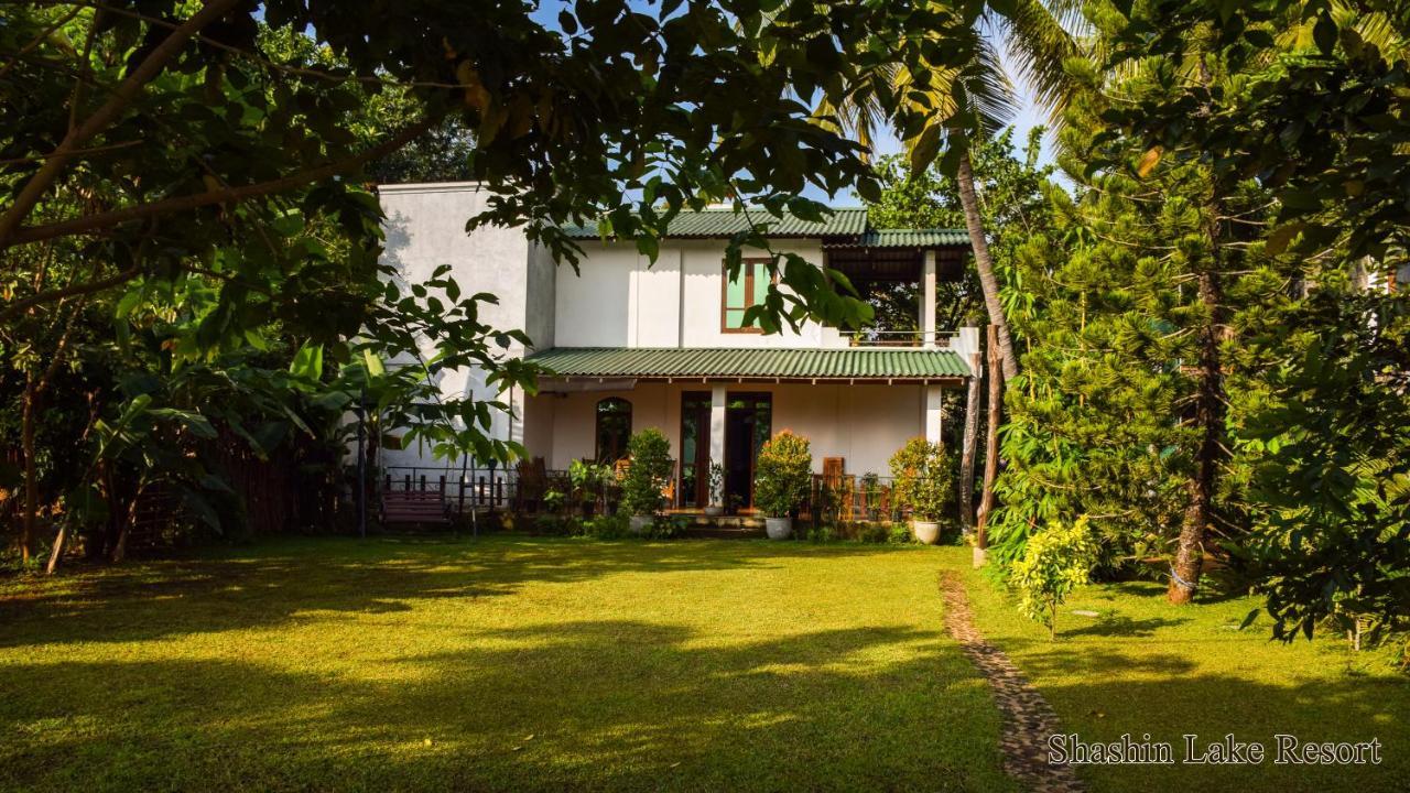 Shashin Lake Resort Dambulla Ngoại thất bức ảnh